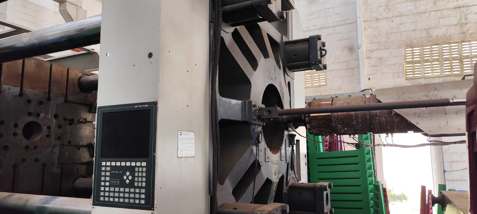 Injetora Sandretto Mega 1100 tons